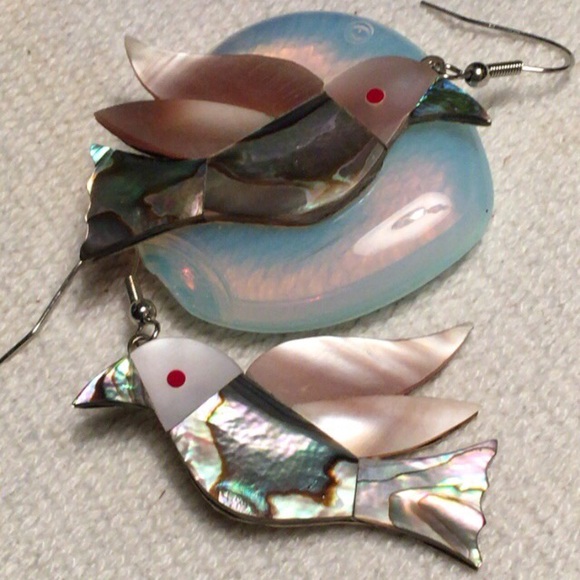 Vintage Jewelry - Vintage Mother of Pearl Hummingbird Earrings